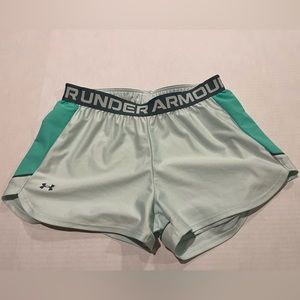 Under Armour, women’s shorts, Loose/Coupe, size medium, color, mint green